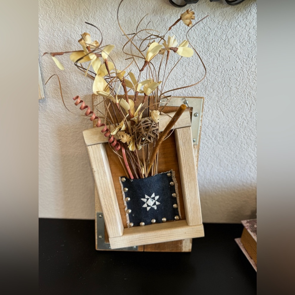 Homemade Wall Decor w/Flowers